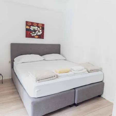 History Apartment *