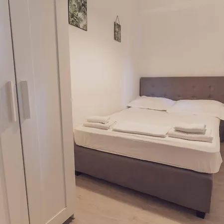 History Apartment *
