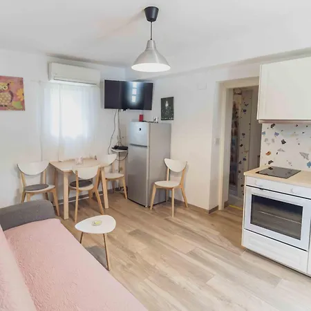 Apartman History *